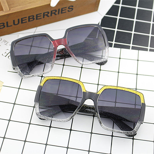 Dame ekstravagant kvadratisk solbrille med unikt design Luvikno