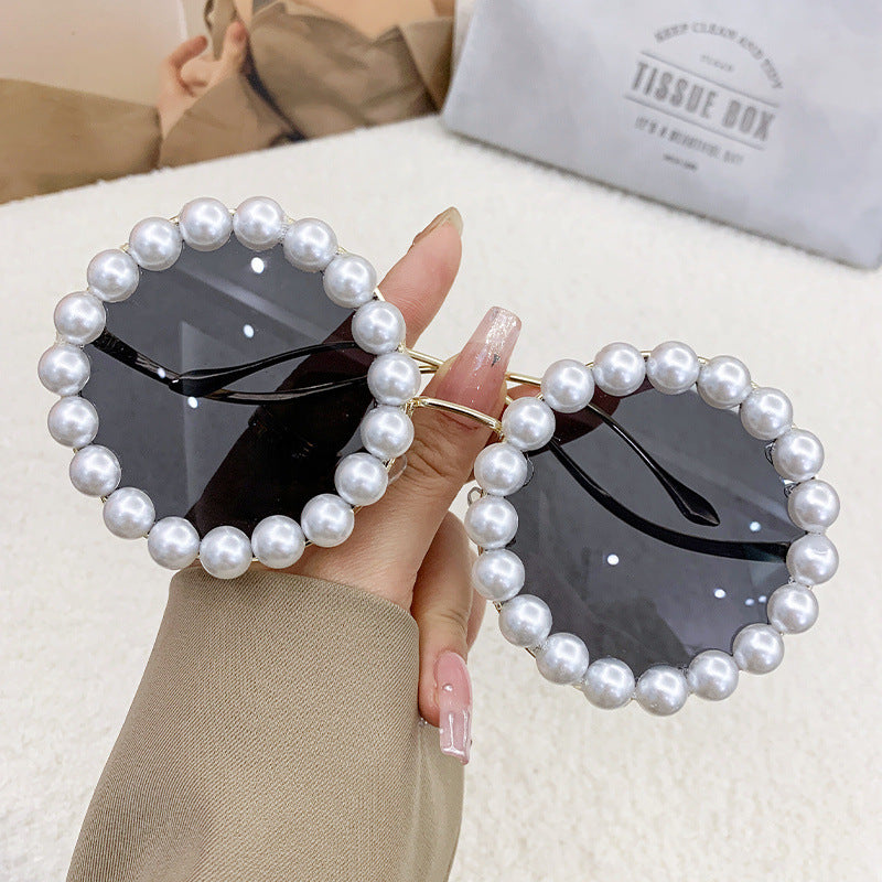 Dame designer-solbrille med perlebesatt ramme Luvikno