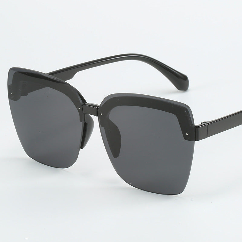 Dame moteriktig Shield-solbrille med moderne, kvadratisk design Luvikno