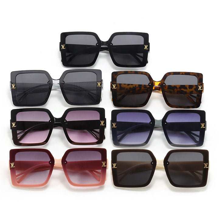 Damen moteriktig firkantet solbrille med elegant design Luvikno