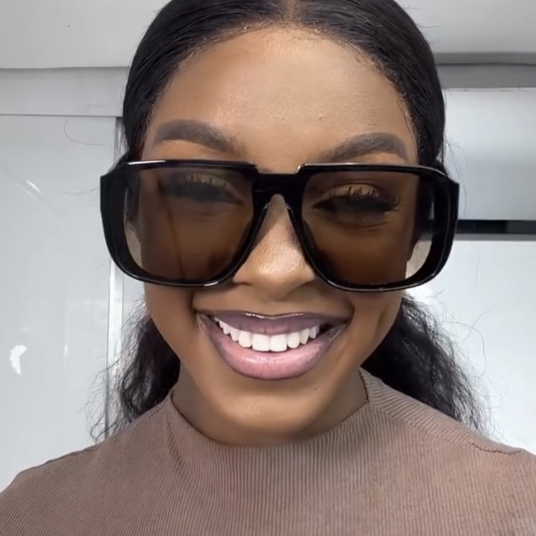 Dame trendy firkantet solbrille med gjennomsiktig, grønn ramme og beskyttende UV-filter Luvikno