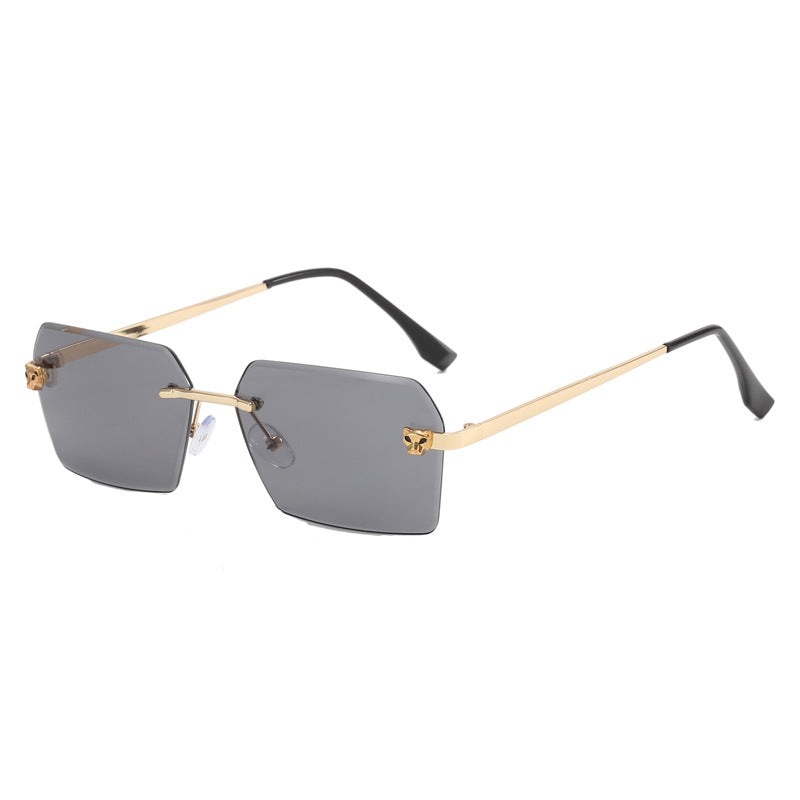 Damer moterik firkantet solbrille med elegant metallramme Luvikno