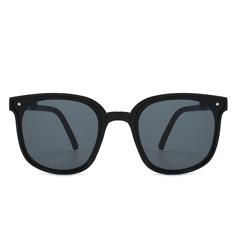 Dame klassisk solbrille i stilfull design Luvikno