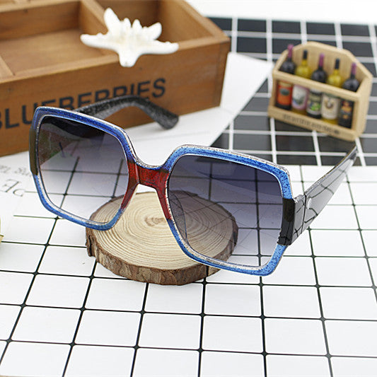 Dame ekstravagant kvadratisk solbrille med unikt design Luvikno