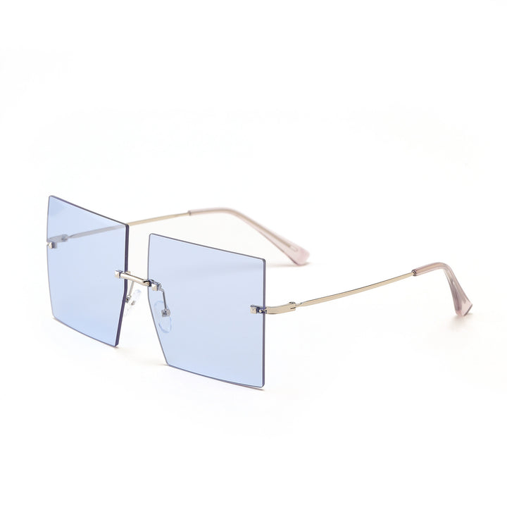 Dame moteriktig kvadratisk solbrille med brede glass og filigran metallramme Luvikno