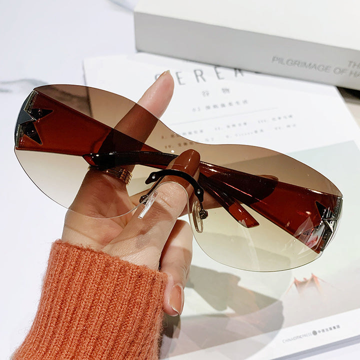 Dame moteriktig solbrille med kunstnerisk stjerneakcent Luvikno