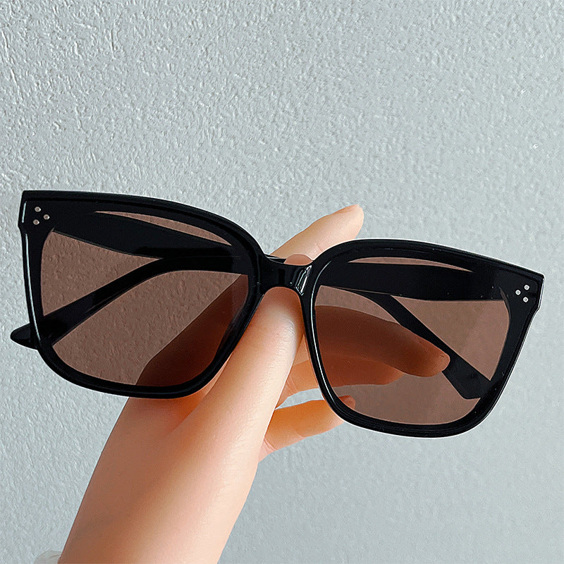 Kvinnelige moteriktige oversized solbriller i retro stil Luvikno
