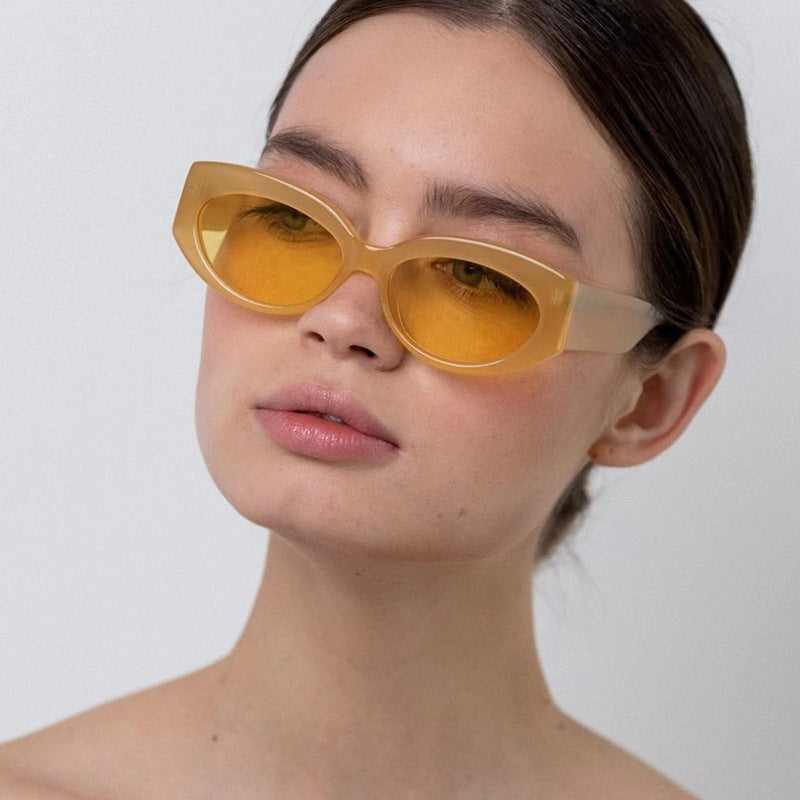 Dame Cat-Eye solbriller i stilfullt plastdesign Luvikno