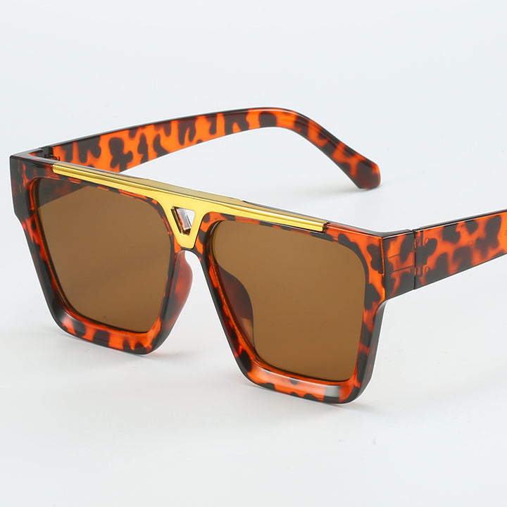 Dame moterik oversized solbrille med stilige gullaccent Luvikno