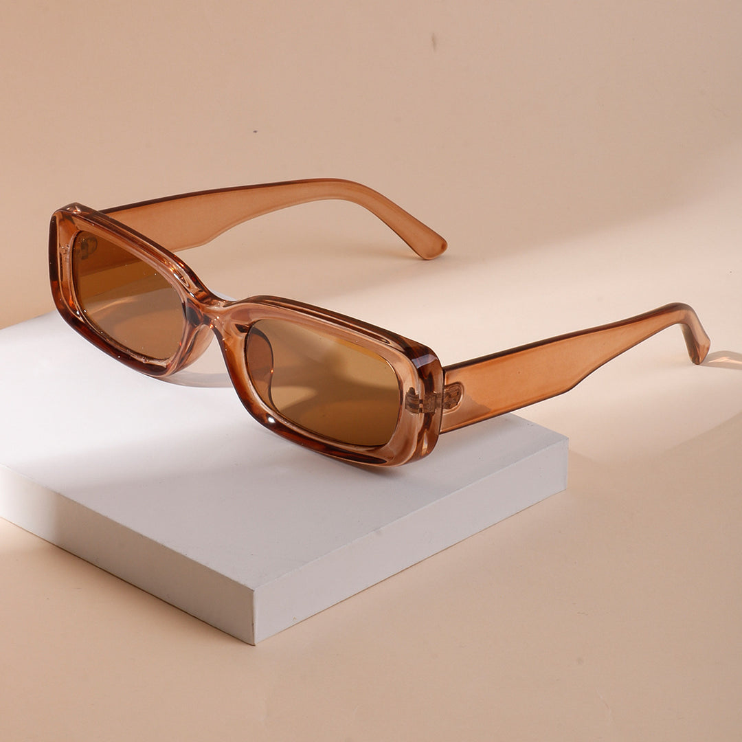 Dame moteriktig solbrille i retro-stil med bred ramme Luvikno