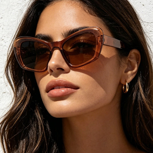 Dame designer solbrille i den gjenkjennelige retro-stilen Luvikno
