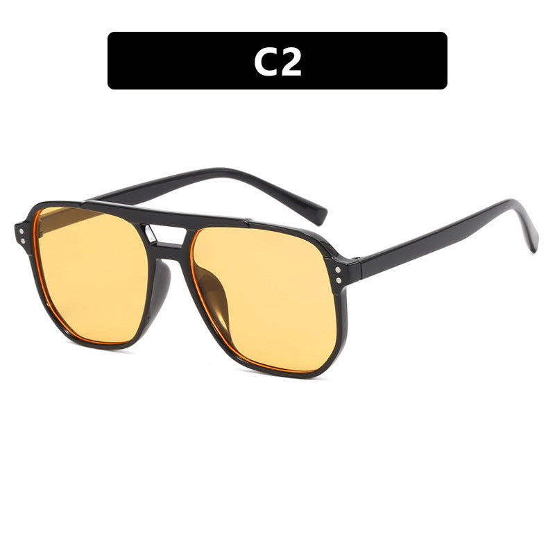 Dame moteriktig solbrille med kantet ramme Luvikno