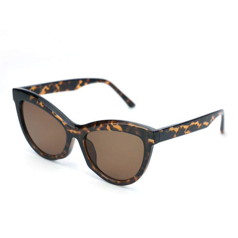 Damer Cat-Eye solbriller med moderne, konturert ramme Luvikno