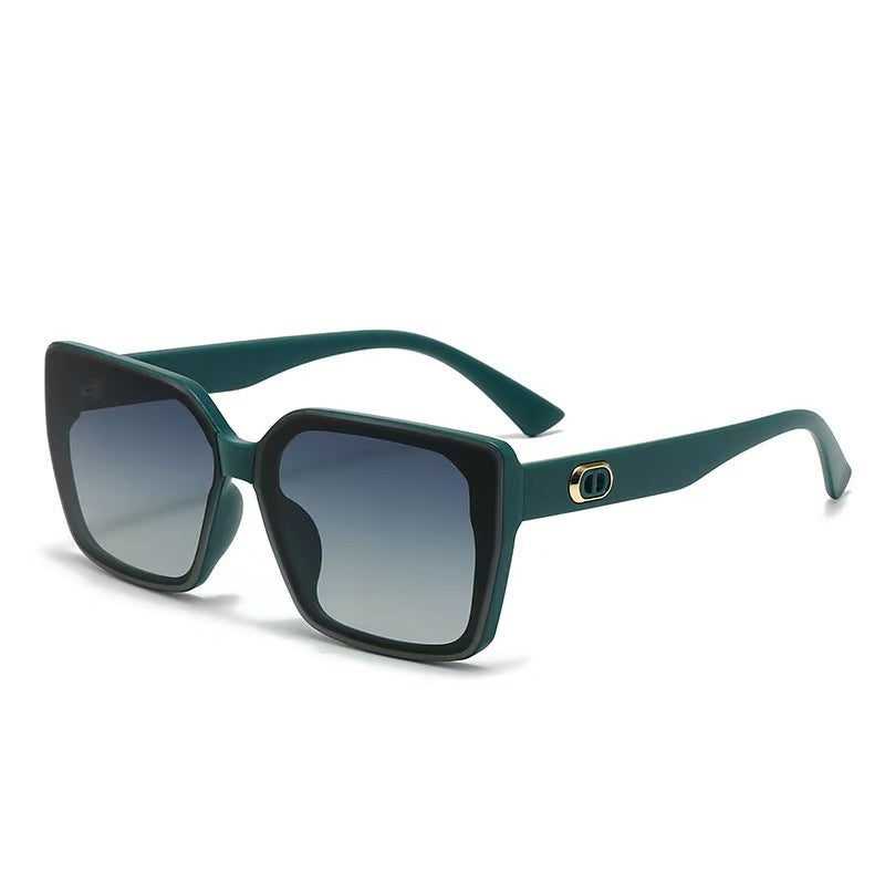 Damer oversized solbriller med robust ramme og diskrete glass Luvikno