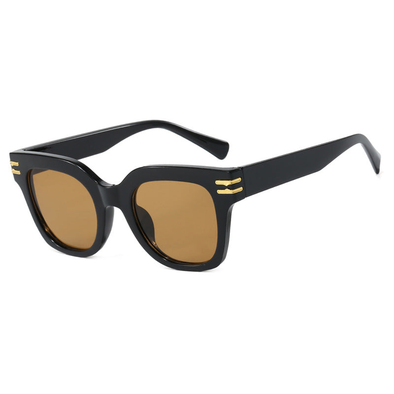 Dame moteriktig solbrille med elegante aksenter Luvikno