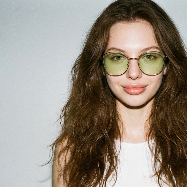 Dame geometrisk solbrille med smal metallramme Luvikno