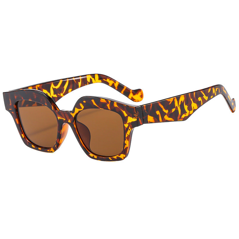 Dame designer solbrille i moderne skilpadde stil Luvikno