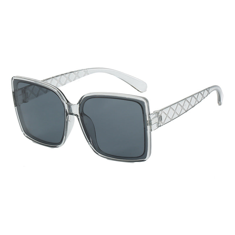 Dame moteriktig kvadratisk solbrille med elegant ramme Luvikno
