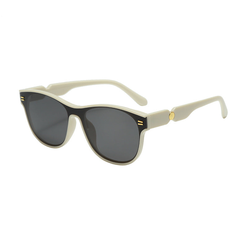 Dame moteriktig solbrille med unik ramme Luvikno