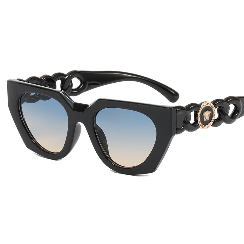 Dame moteriktig solbrille med ekstravagant design og luksuriøse detaljer Luvikno