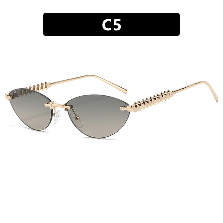 Dame solbrille i moderne, geometrisk design med stilfull metallramme og UV-beskyttelse Luvikno
