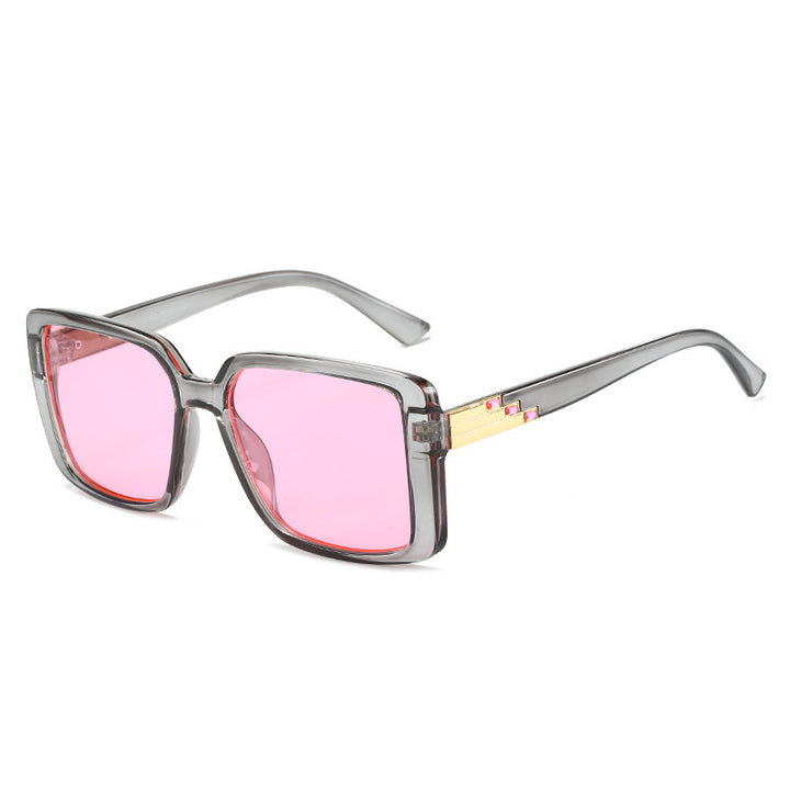 Dame moteriktig firkantet solbrille med trendy detaljer Luvikno