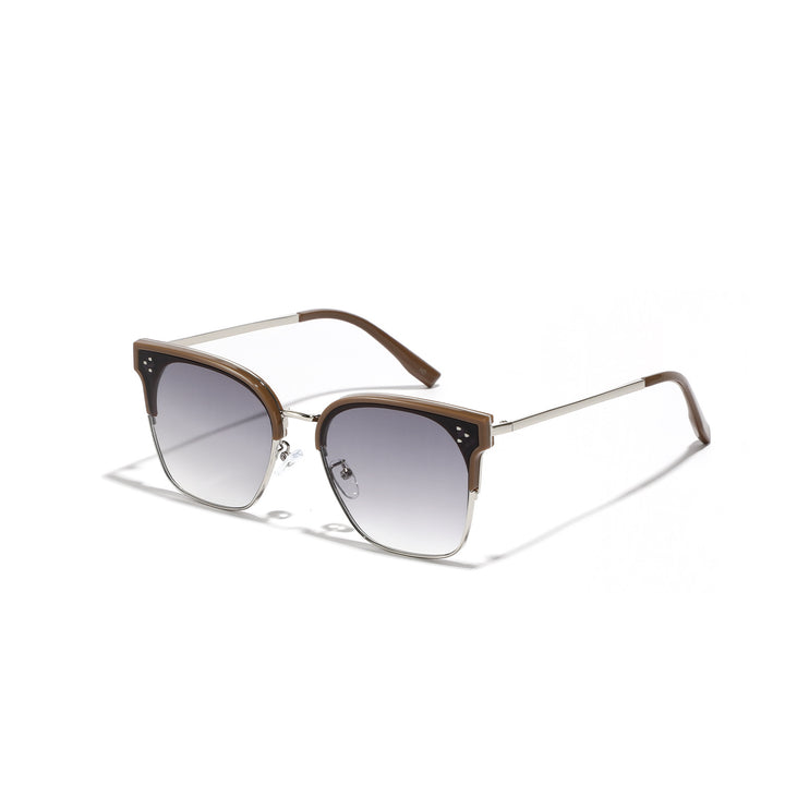 Dame moteriktig solbrille med markant design og kontrastfylt ramme Luvikno