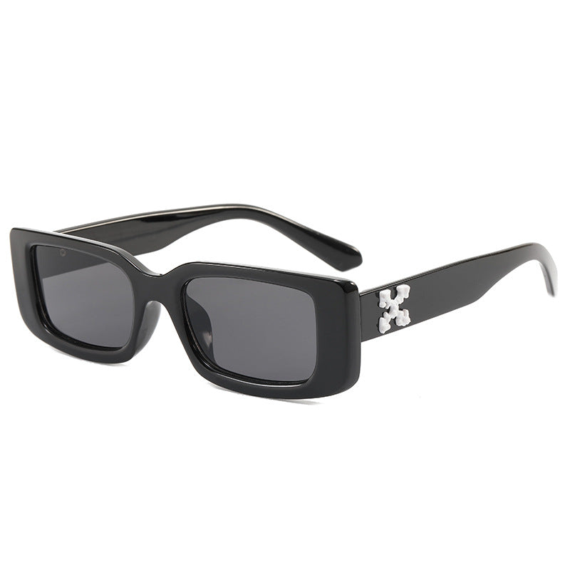 Dame Motek Solbrille med markant design Luvikno