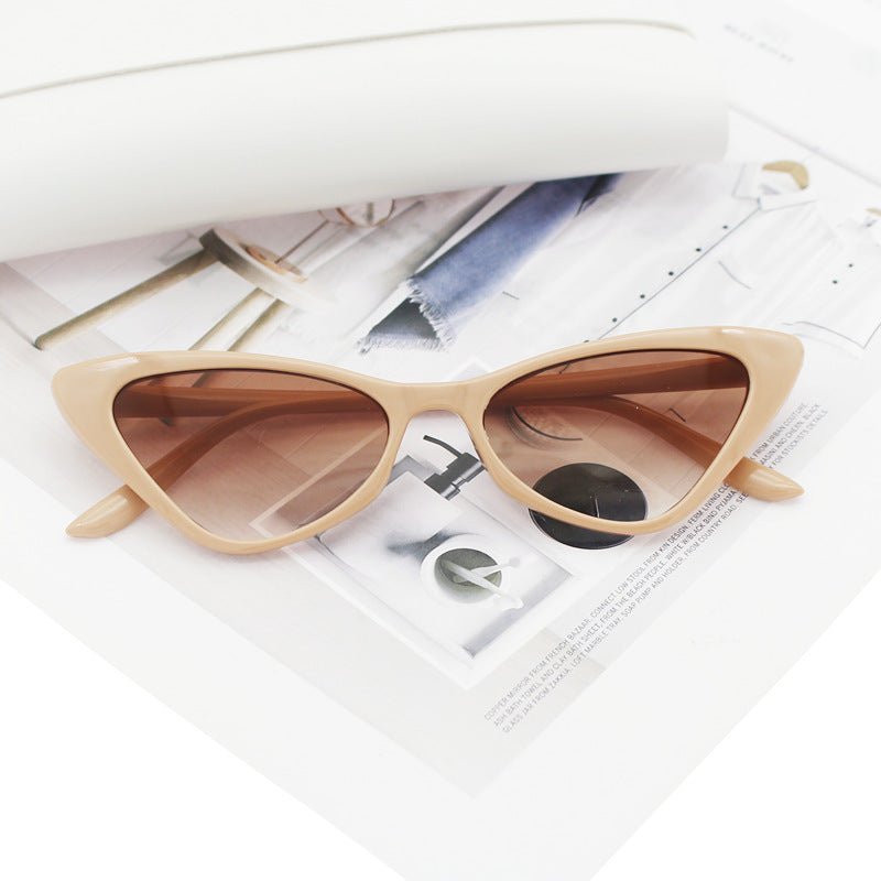 Dame Cat-Eye solbriller med nøye designet ramme Luvikno