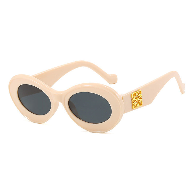 Dame fashionable solbriller med oval ramme og gullakenter Luvikno