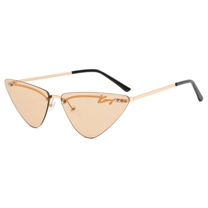 Dame Trendy Cat-Eye Solbriller med feminin ramme Luvikno