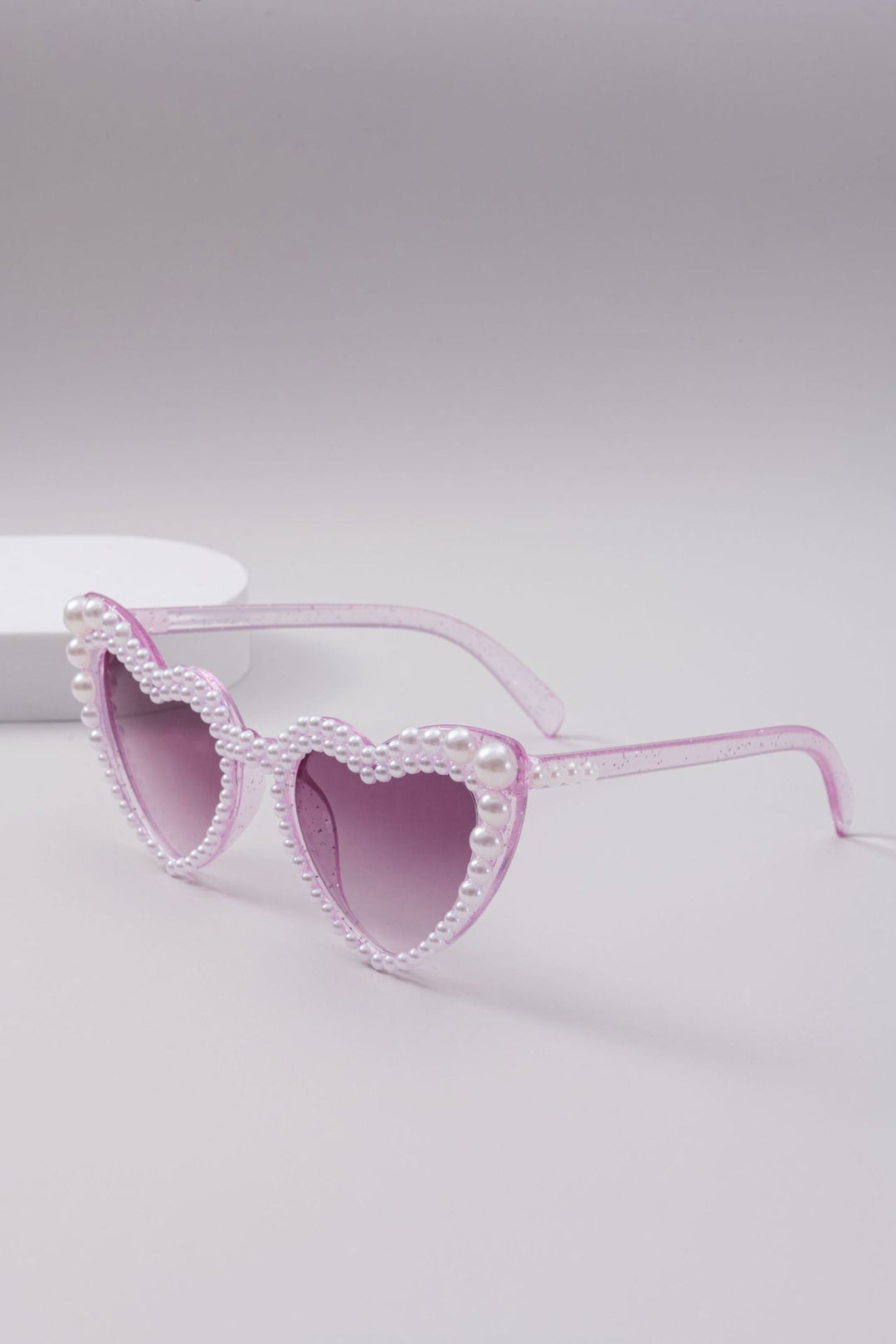 Dame designer solbrille med perleinnramming fra Luvikno