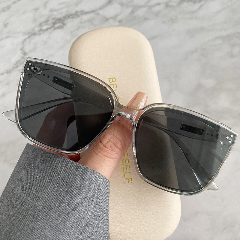 Kvinnelige moteriktige oversized solbriller i retro stil Luvikno