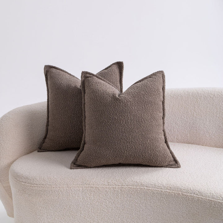 Kvinnens kosepute med moderne strukturell design Luvikno