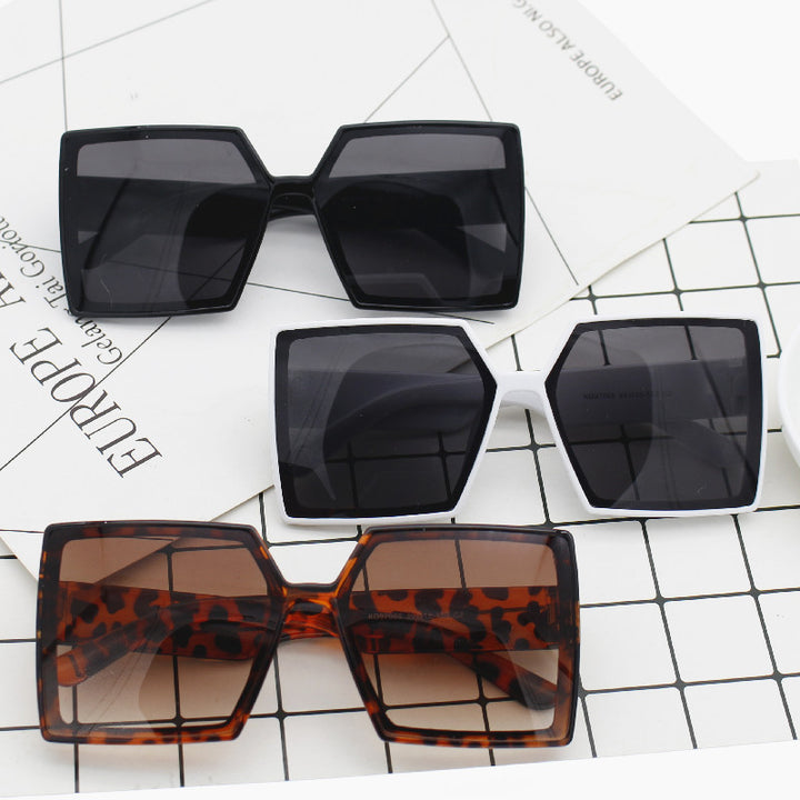 Dame Mote Oversized Solbriller med kantet design Luvikno