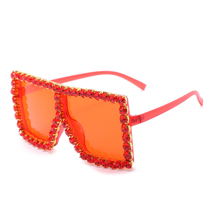 Dame moteriktig solbrille med strassdekorsjon Luvikno