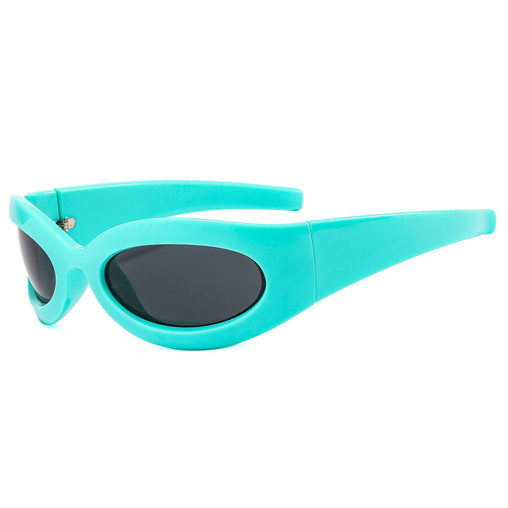 Dame moteriktig solbrille med oval ramme og moderne finish Luvikno