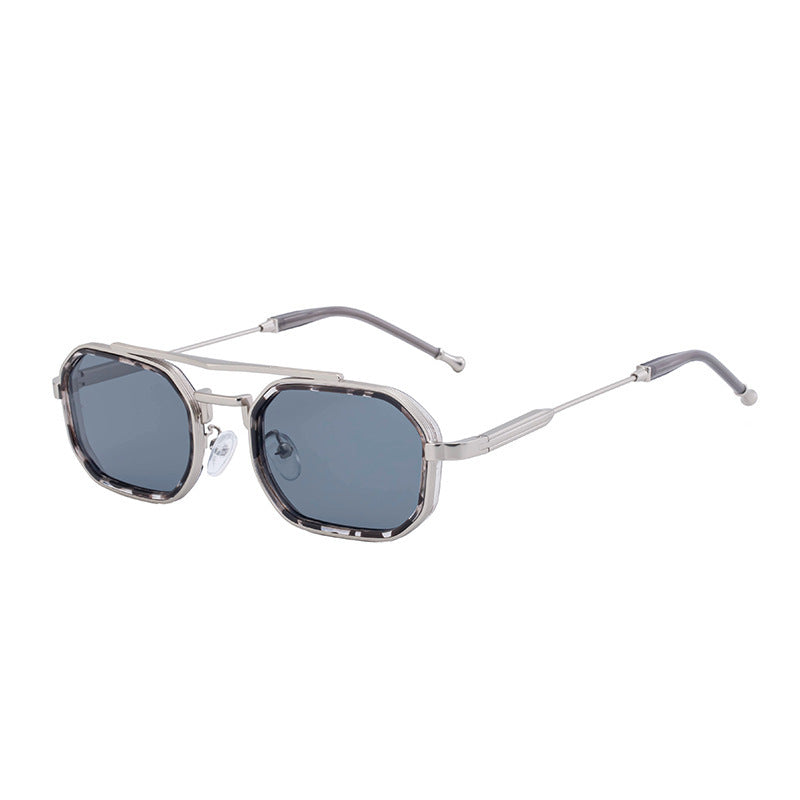 Dame moteriktig solbrille i iøynefallende, asymmetrisk design Luvikno