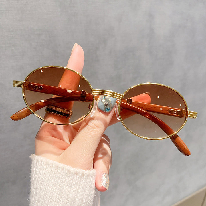Dame moteriktig solbrille med elegant glans og komfortable stenger Luvikno