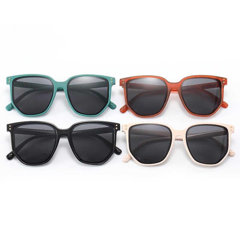 Dame moteriktig oversized solbrille med robust plastramme Luvikno