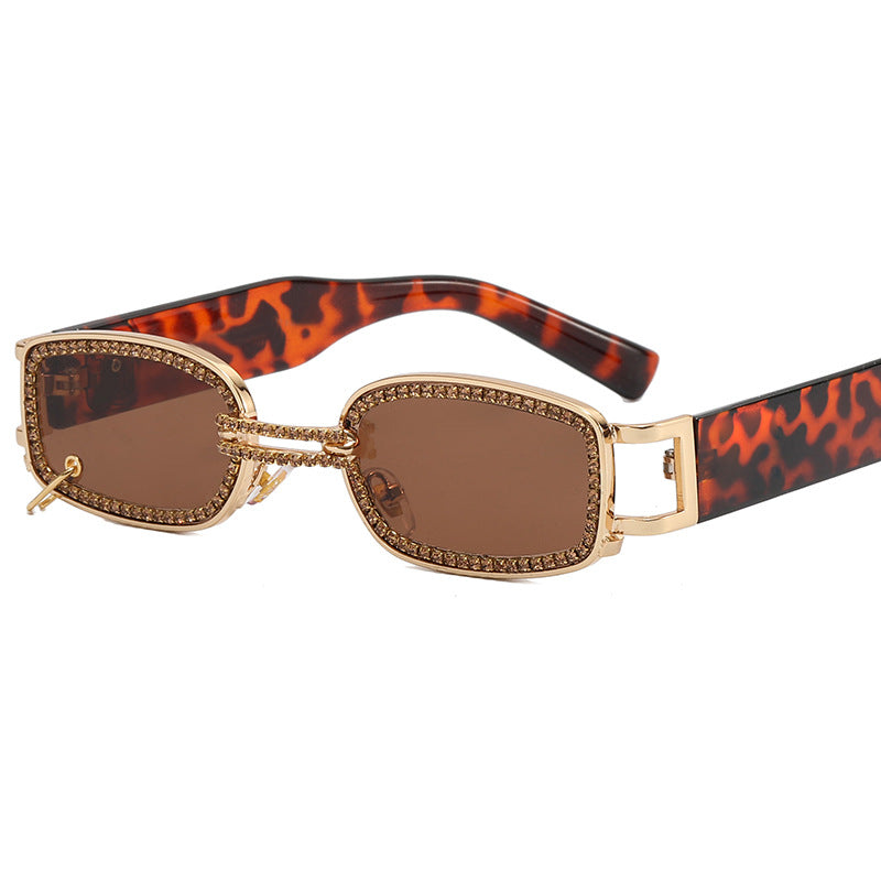 Dame moteriktig solbrille med glitrende krystalramme Luvikno