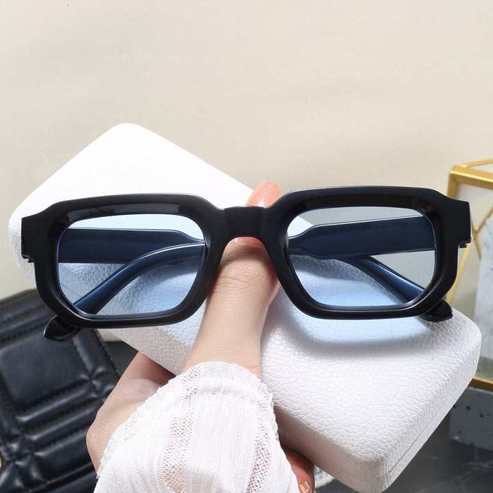Dame moteriktig firkantet solbrille med klar ramme Luvikno