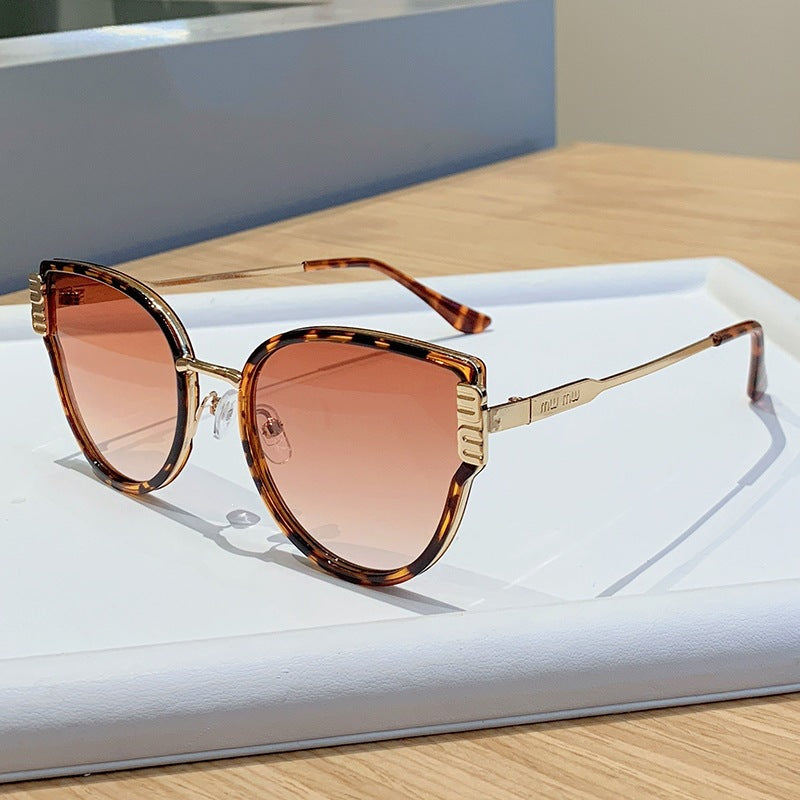 Damer Cat-Eye solbriller med elegante fremhevede linser Luvikno