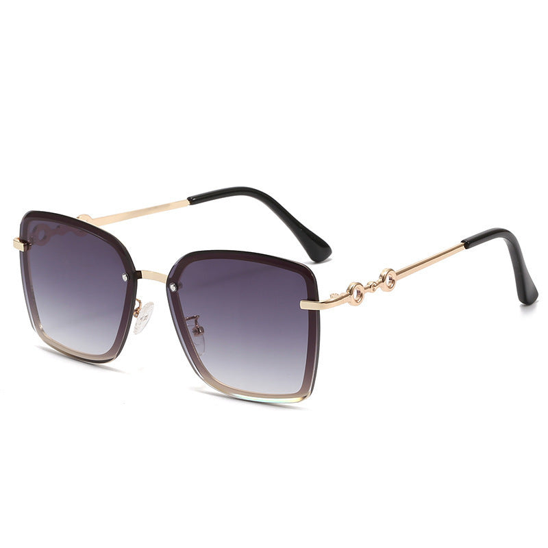 Dame kvadratisk solbrille med speilglass og elegant detalj Luvikno