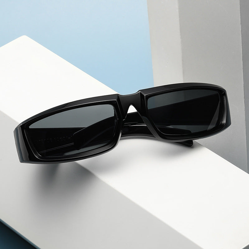 Damer sporty solbrille med robust og ergonomisk design Luvikno