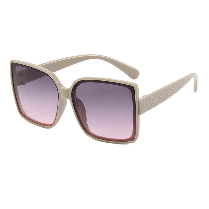 Dame moteriktig kvadratisk solbrille med elegant ramme Luvikno