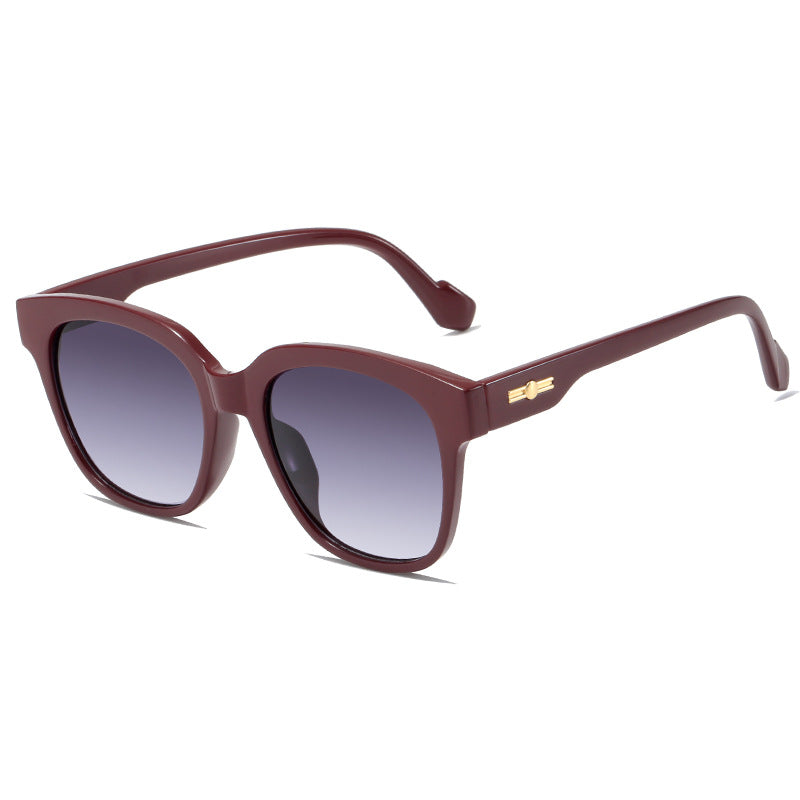 Damer klassisk solbrille med moderne oversized ramme Luvikno