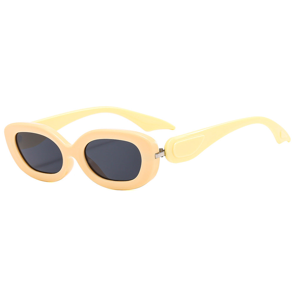 Dame moteriktig solbrille med stilfull buet ramme Luvikno