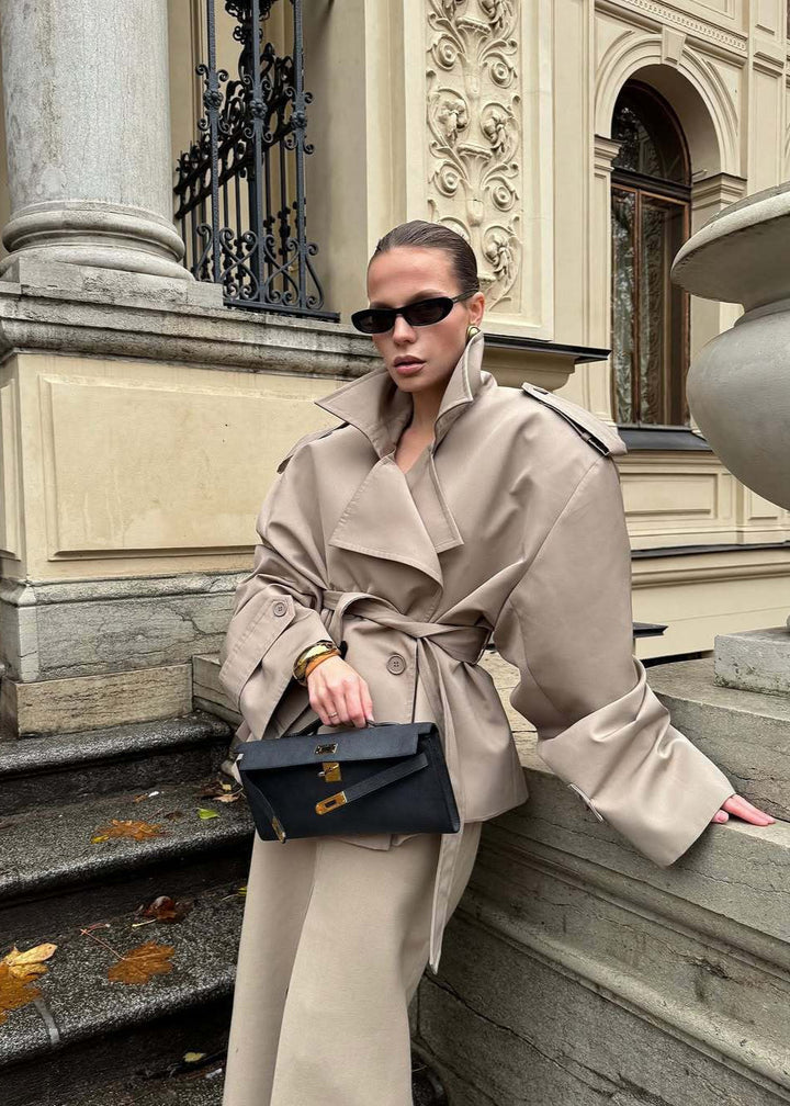 Luvik | Hofteskåret trenchcoat