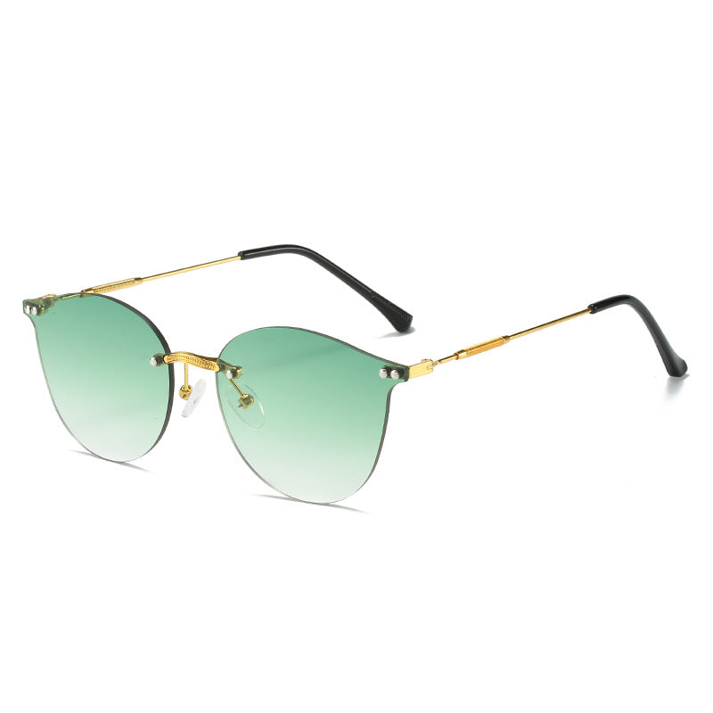 Dame moteriktig solbrille med innovativ metallramme og fleksibel nesestøtte Luvikno